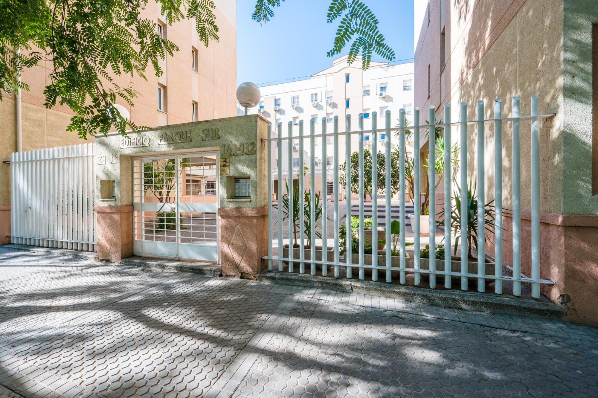 Ferienwohnung Piso Familiar Virgen Del Rocio Sevilla Exterior foto